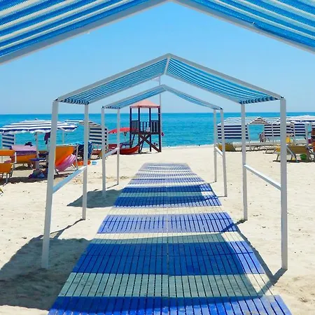 Affittimoderni Case&spiaggia דירה *